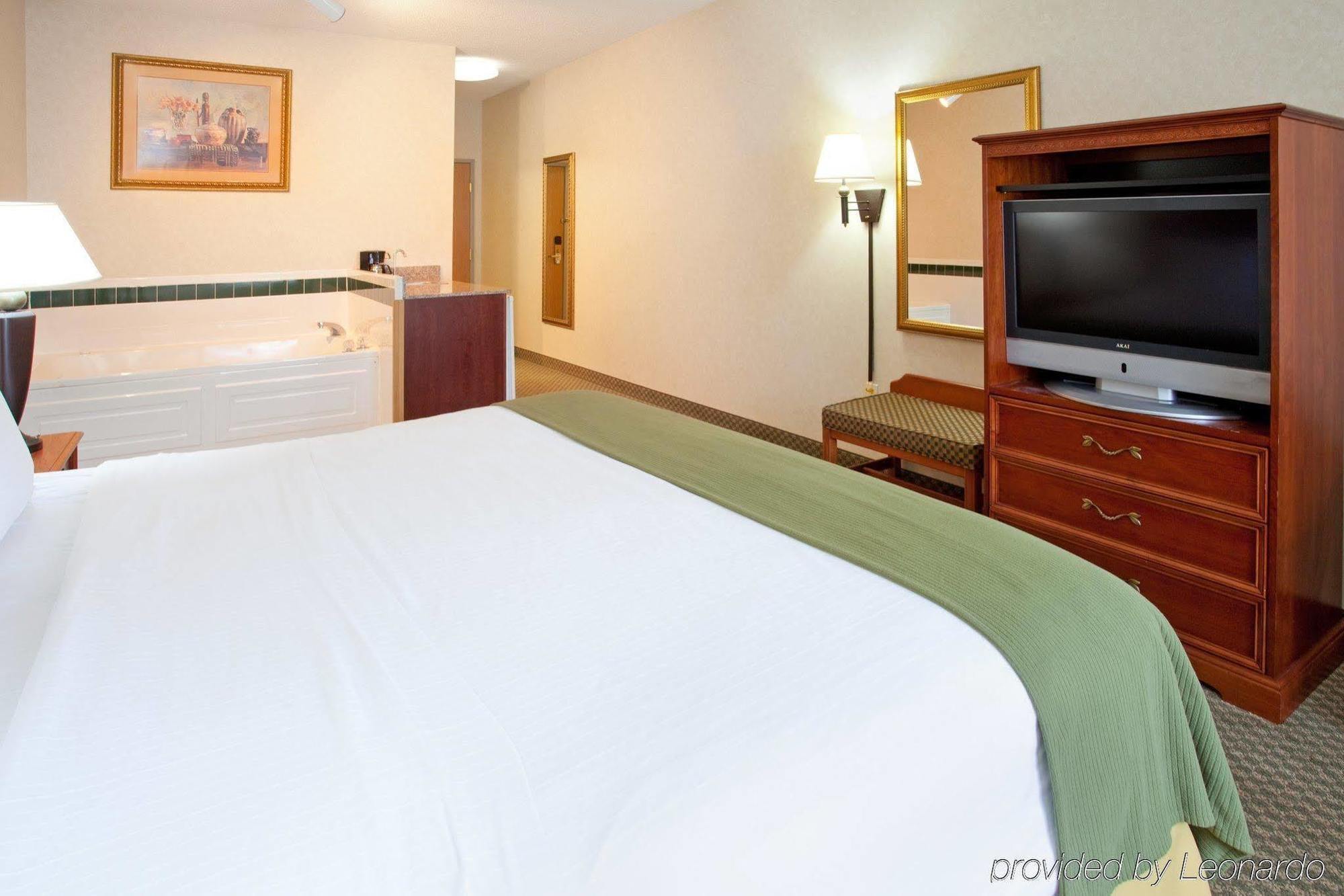Holiday Inn Express Hotel & Suites Elkhart-South, An Ihg Hotel Szoba fotó